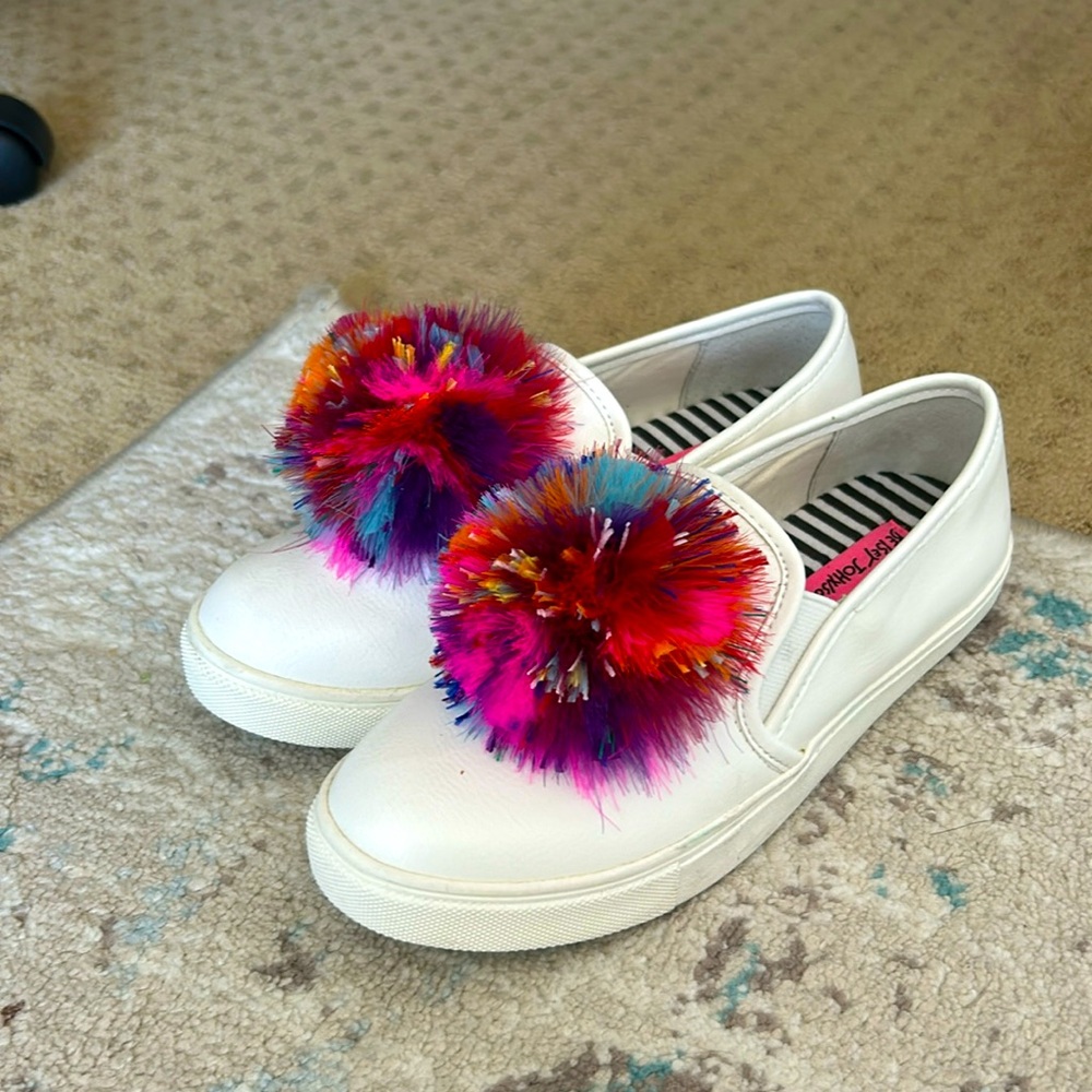 Size 6 Betsy Johnson white leather slip-on sneakers
